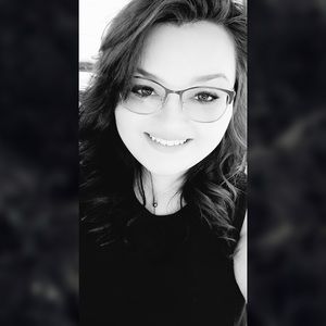 Meet your Posher, Adrianne